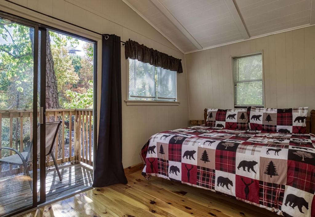 Four Bears Den Gatlinburg