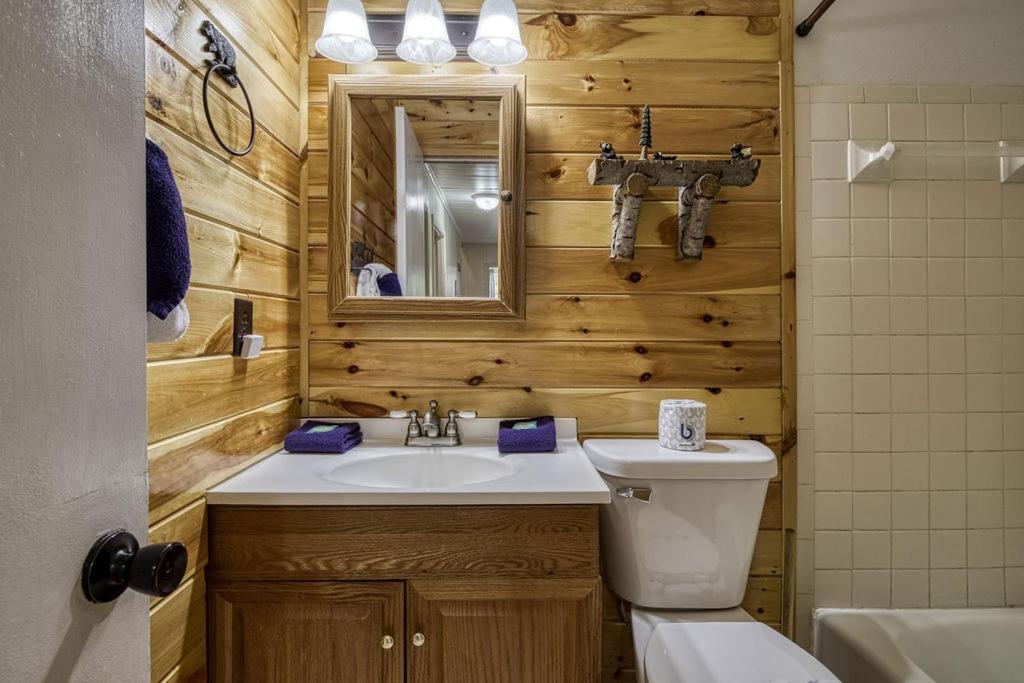 Four Bears Den Gatlinburg