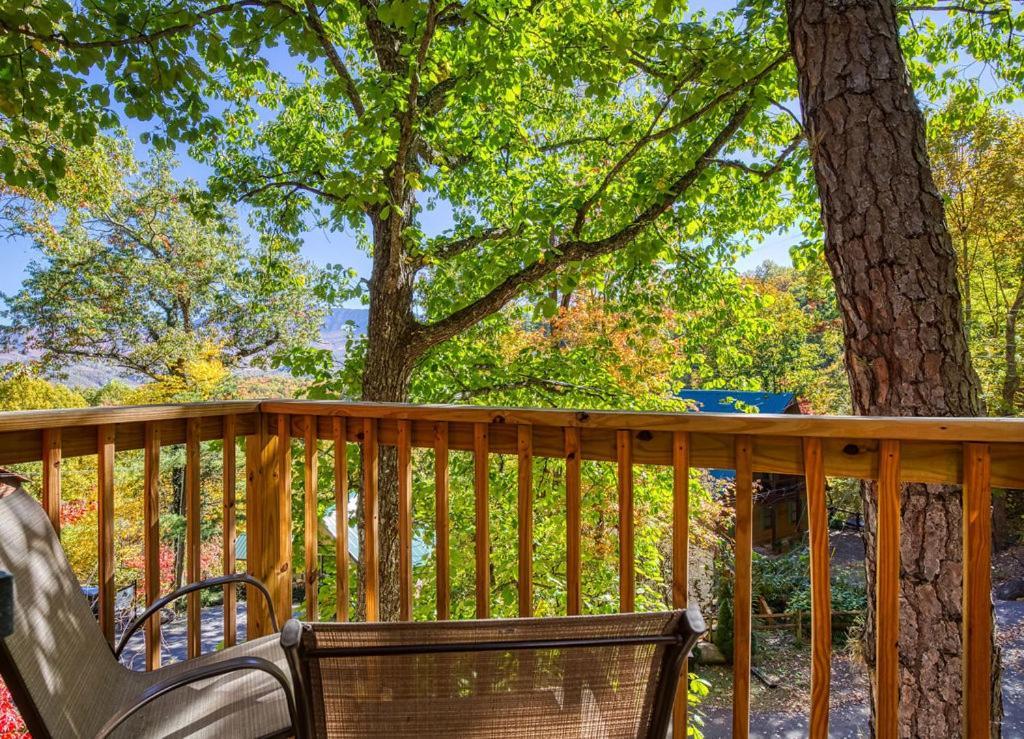 Four Bears Den Gatlinburg