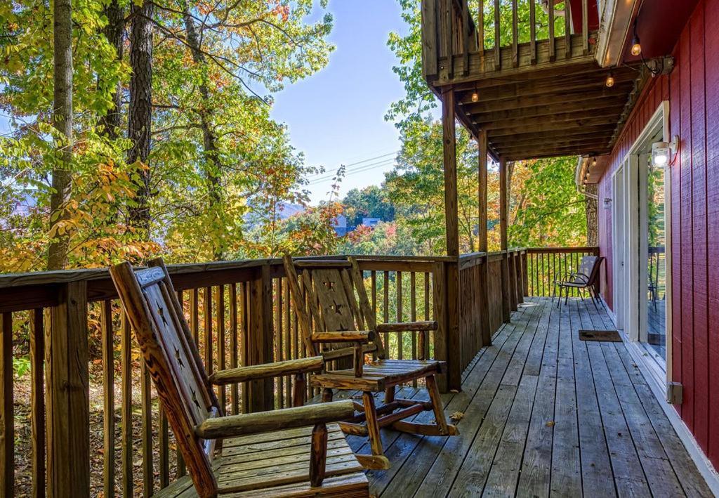 Four Bears Den * Gatlinburg
