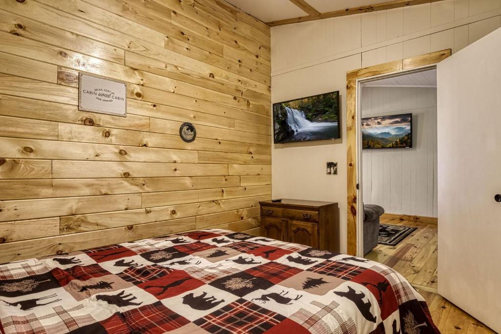 Four Bears Den Gatlinburg