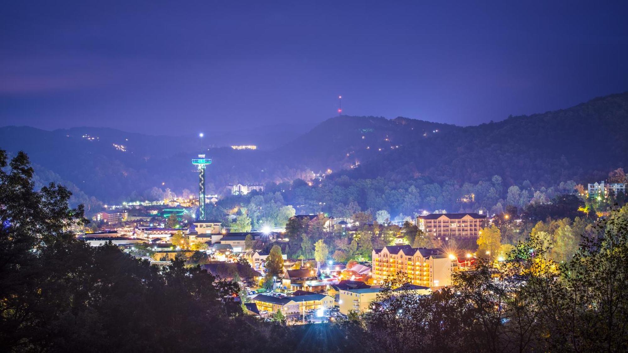 Four Bears Den * Gatlinburg